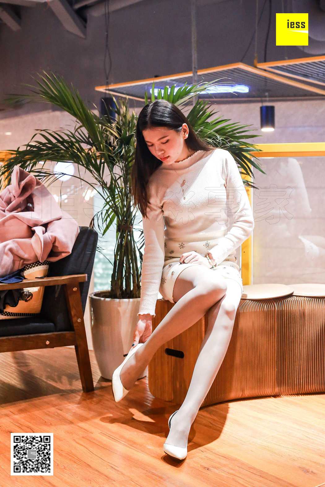 图片[71]-[IESS异思趣向] 2018.03.07 丝享家184：《细腻质感灰丝》七七 在线浏览 – 速更版-美库