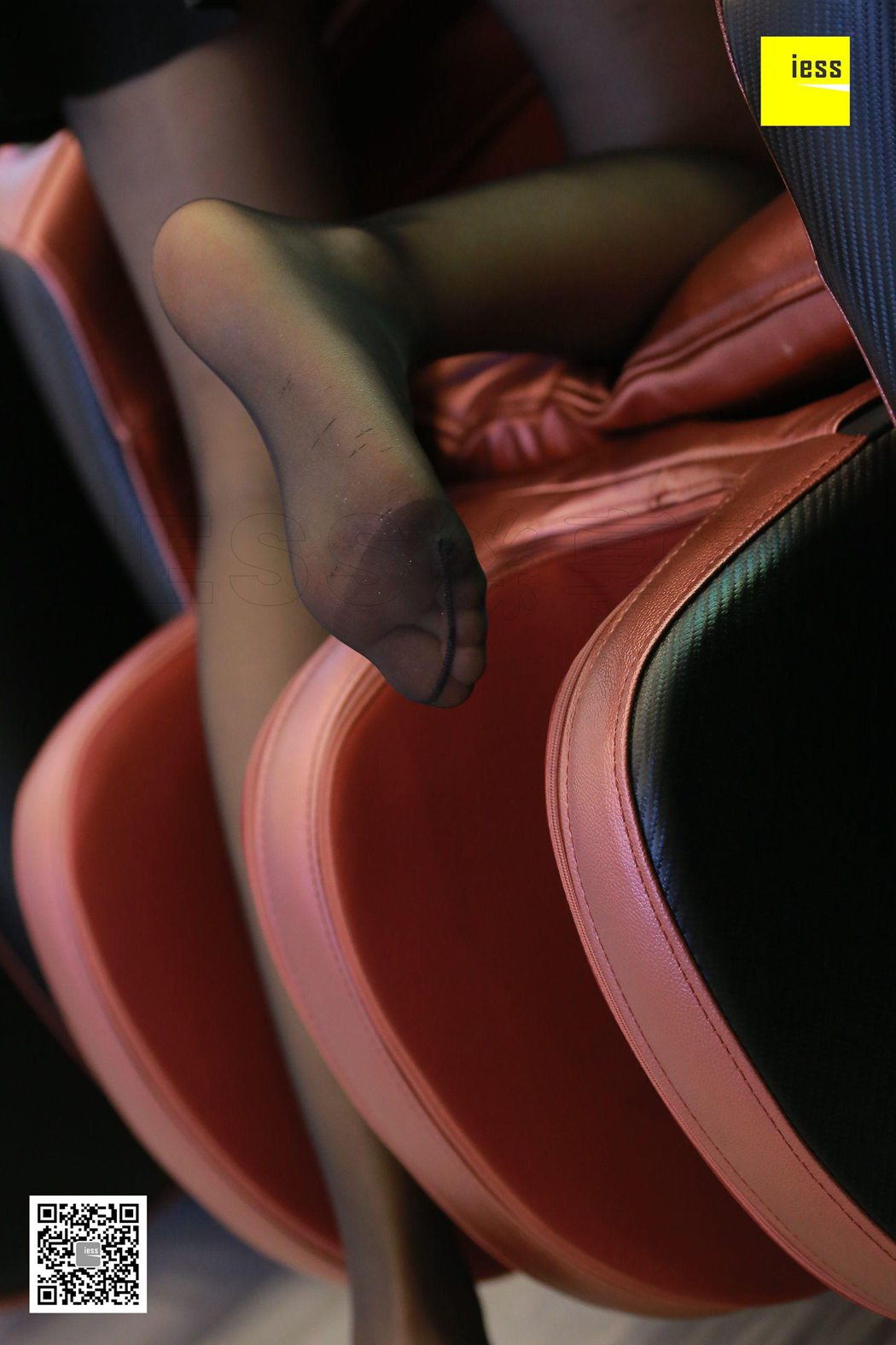 图片[4]-[IESS异思趣向] 2018.03.15 丝享家190：《按摩椅上的黑丝美女》晶晶 在线浏览 – 速更版-美库