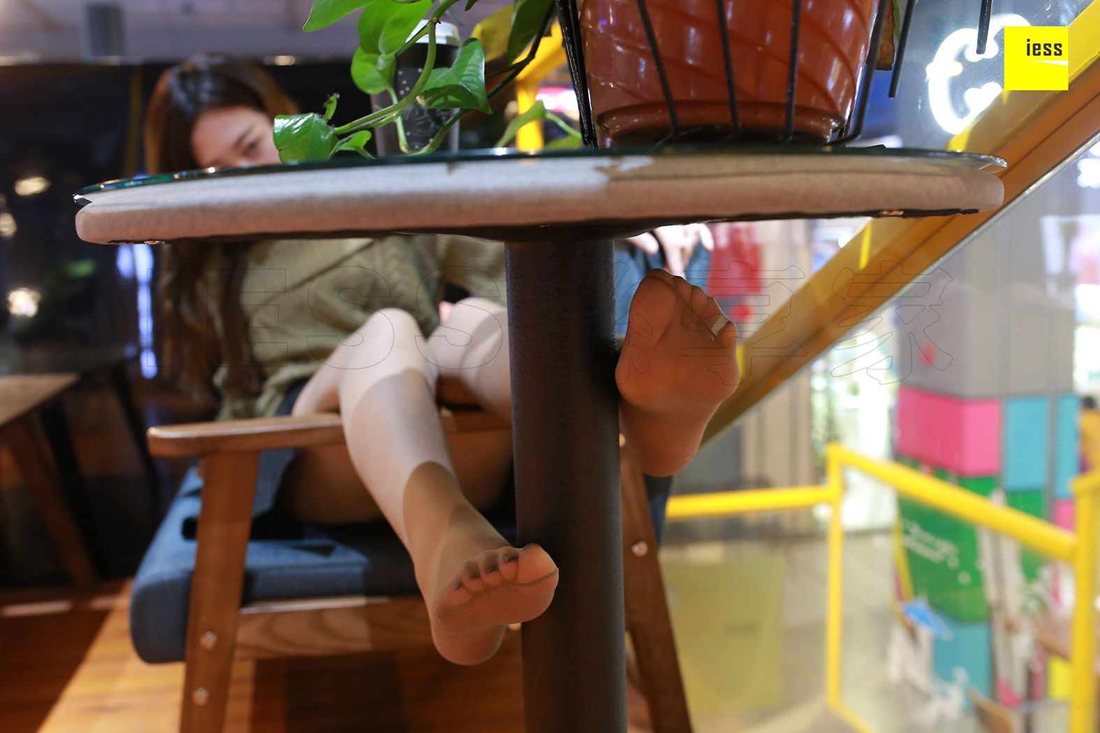 图片[58]-[IESS异思趣向] 2018.03.20 丝享家193：《绝美长腿咖啡丝》紫紫 在线浏览 – 速更版-美库