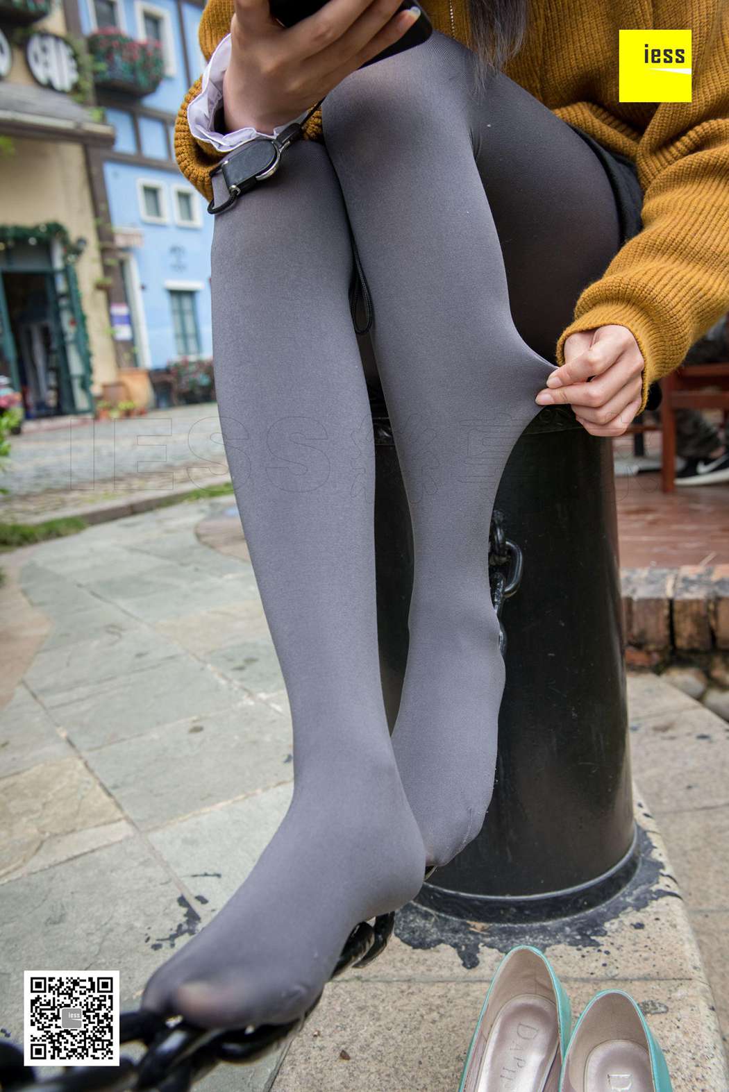 图片[41]-[IESS异思趣向] 2018.03.30 丝享家201：《厚灰丝与蓝色高跟》婉萍 在线浏览 – 速更版-美库