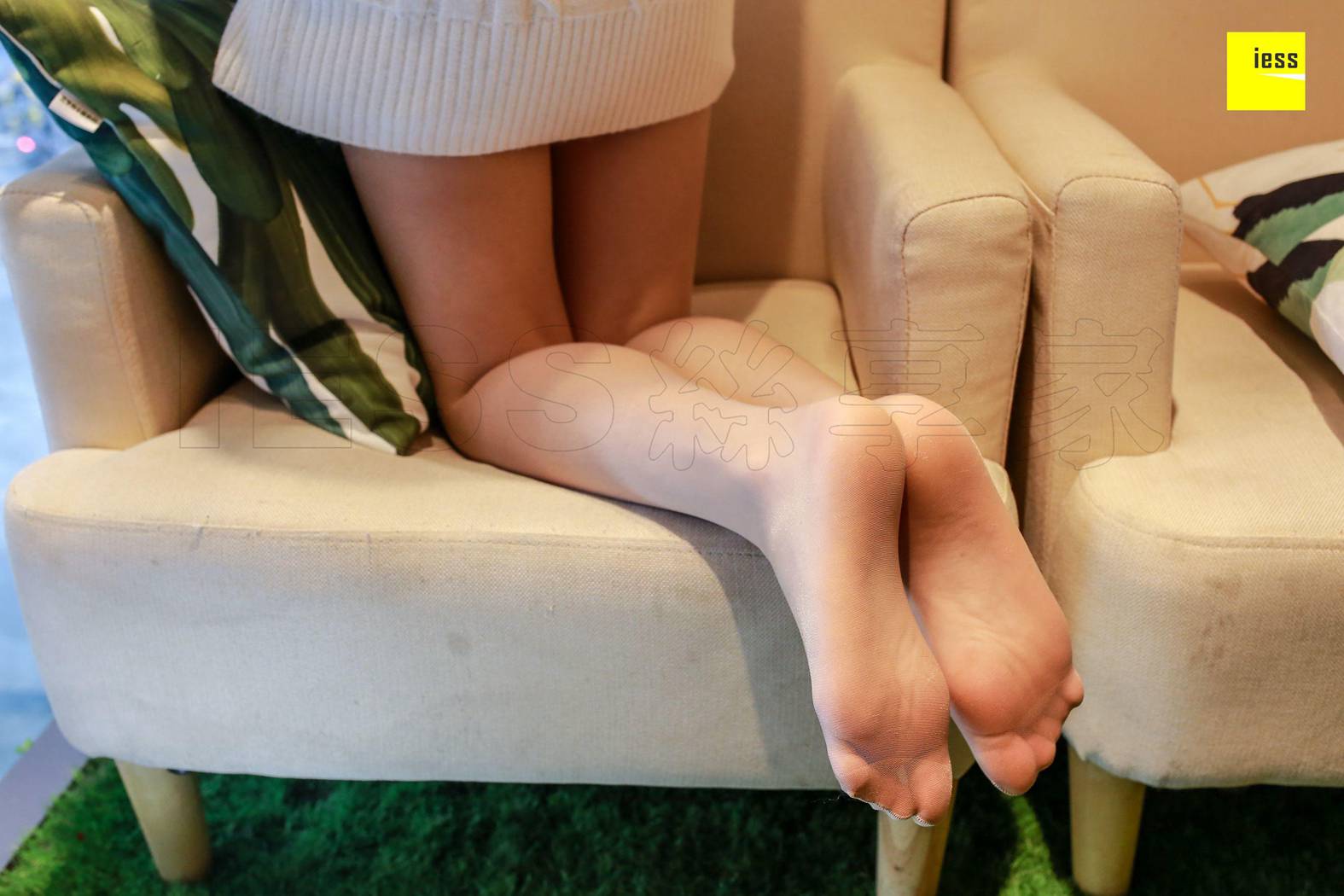 图片[33]-[IESS异思趣向] 2018.03.26 丝享家197：《蝴蝶结矮跟肉丝》姗姗 在线浏览 – 速更版-美库