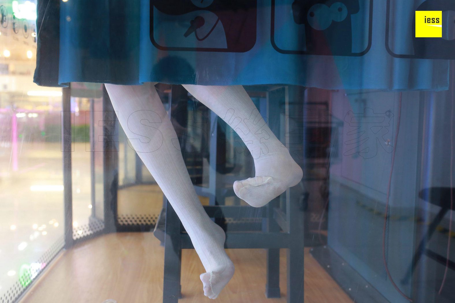 图片[34]-[IESS异思趣向] 2018.04.03 丝享家203：《练歌房白丝美女》紫紫 在线浏览 – 速更版-美库