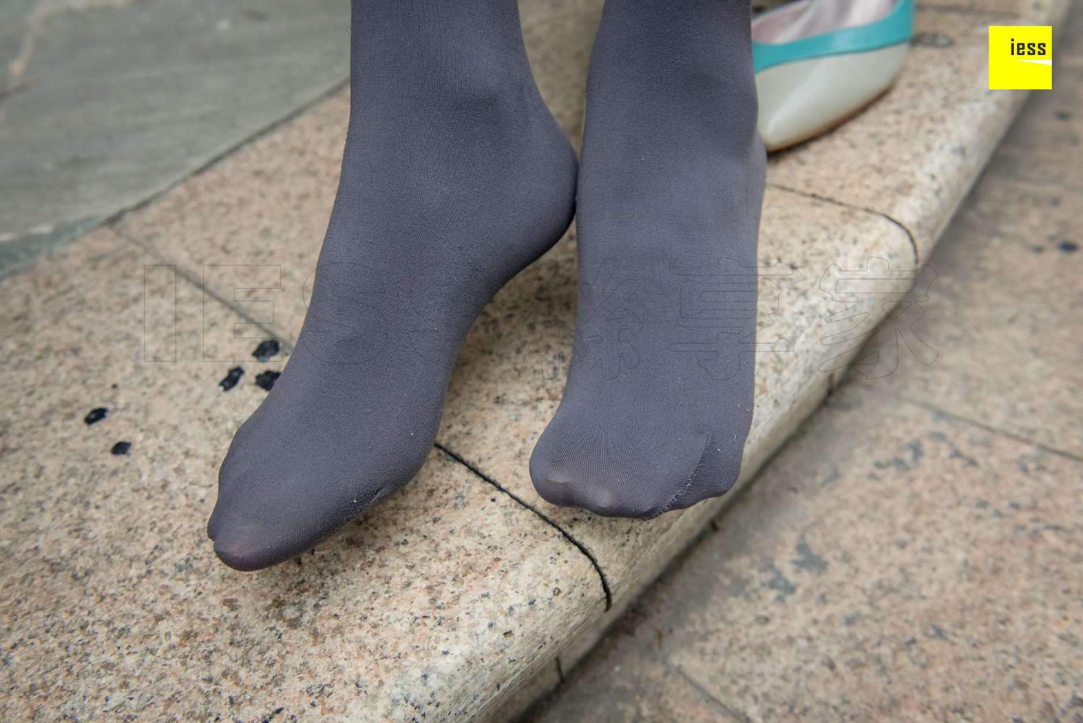 图片[29]-[IESS异思趣向] 2018.03.30 丝享家201：《厚灰丝与蓝色高跟》婉萍 在线浏览 – 速更版-美库