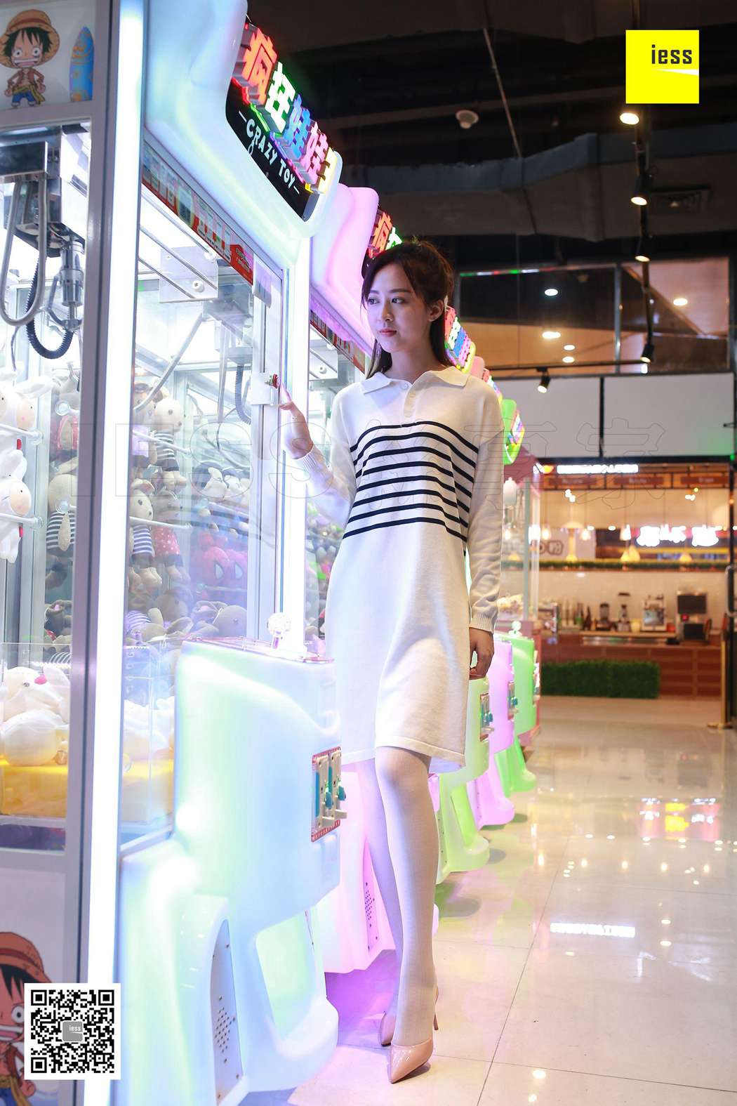 图片[17]-[IESS异思趣向] 2018.04.03 丝享家203：《练歌房白丝美女》紫紫 在线浏览 – 速更版-美库