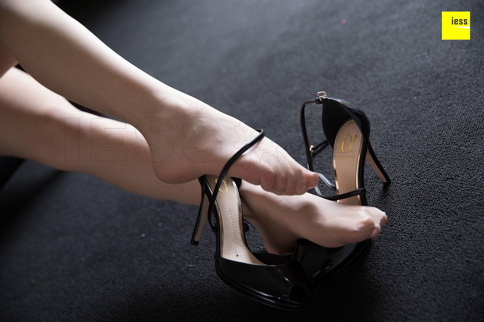 图片[82]-[IESS异思趣向] 2018.04.17 丝享家212：《撩人的鱼嘴系带高跟》文欣 在线浏览 – 速更版-美库