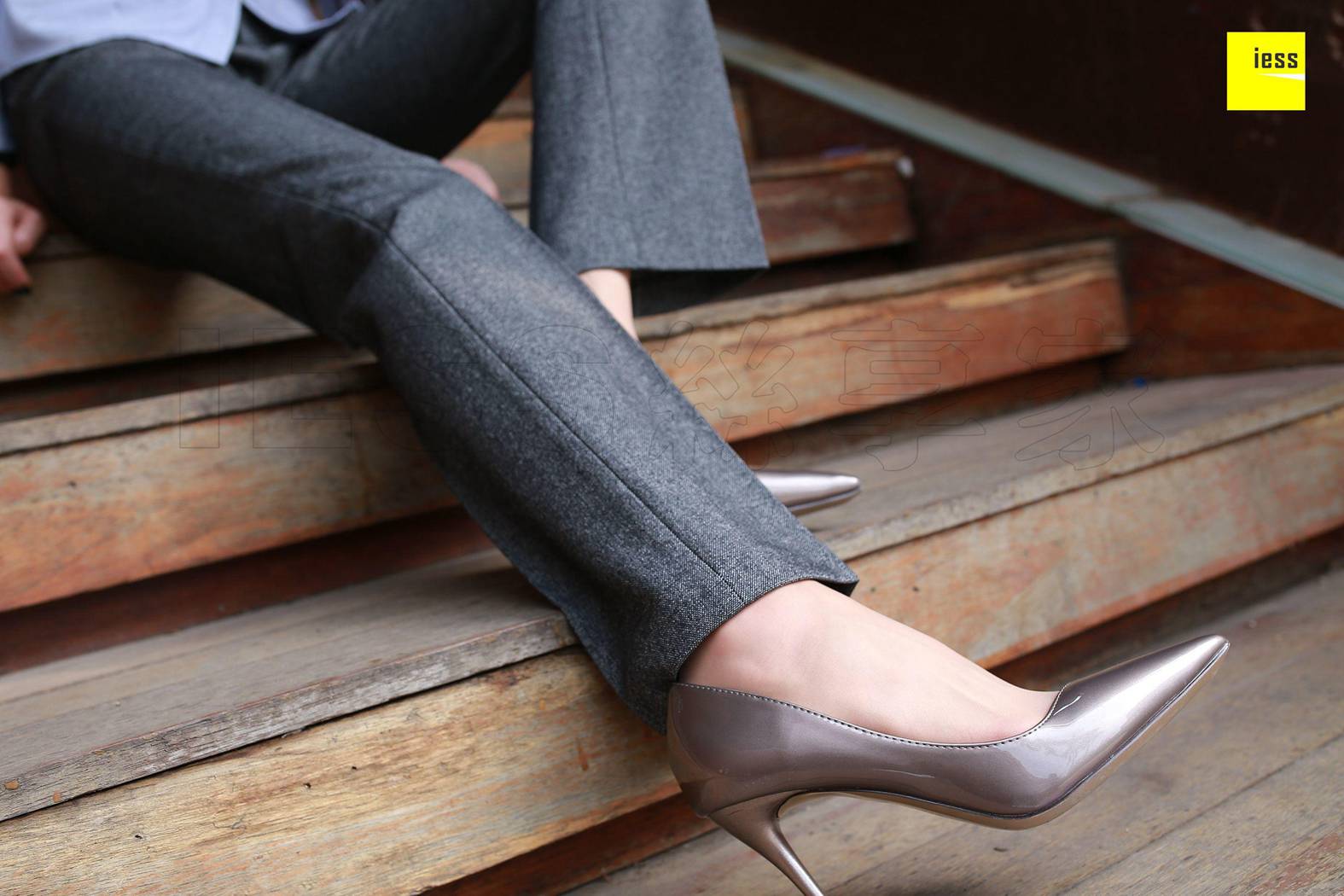 图片[13]-[IESS异思趣向] 2018.05.12 丝享家231：《御姐短丝西装裤》双双 在线浏览 – 速更版-美库