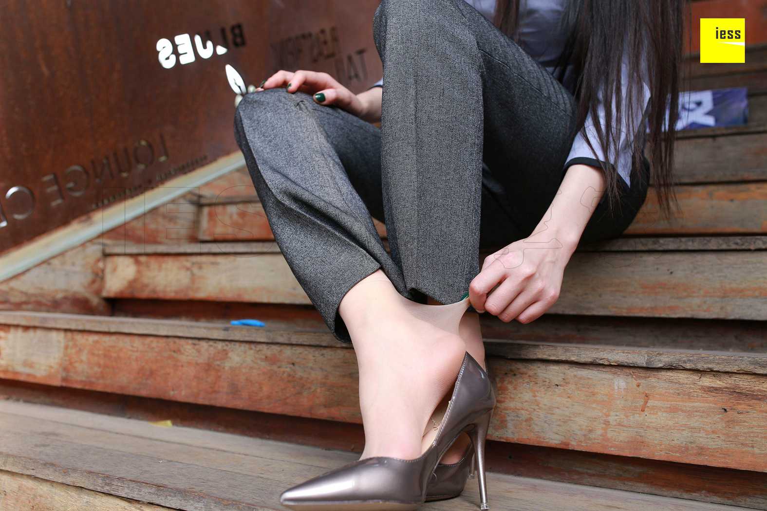 图片[61]-[IESS异思趣向] 2018.05.12 丝享家231：《御姐短丝西装裤》双双 在线浏览 – 速更版-美库