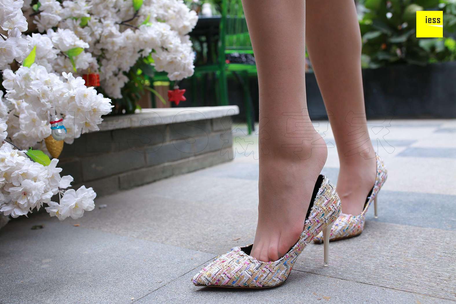 图片[86]-[IESS异思趣向] 2018.05.18 丝享家235：《肤白貌美嫩脚趾》紫紫 在线浏览 – 速更版-美库