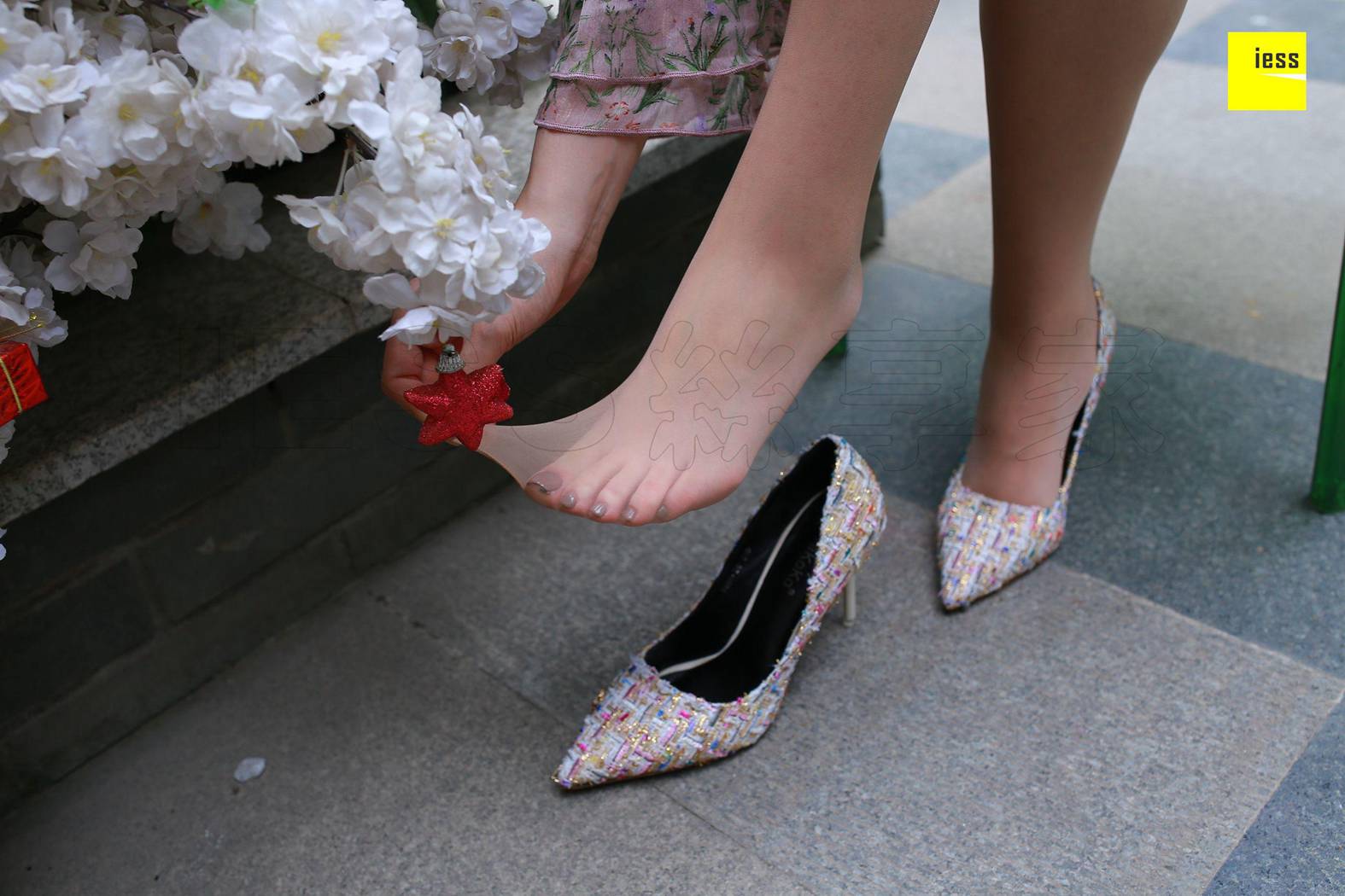 图片[62]-[IESS异思趣向] 2018.05.18 丝享家235：《肤白貌美嫩脚趾》紫紫 在线浏览 – 速更版-美库