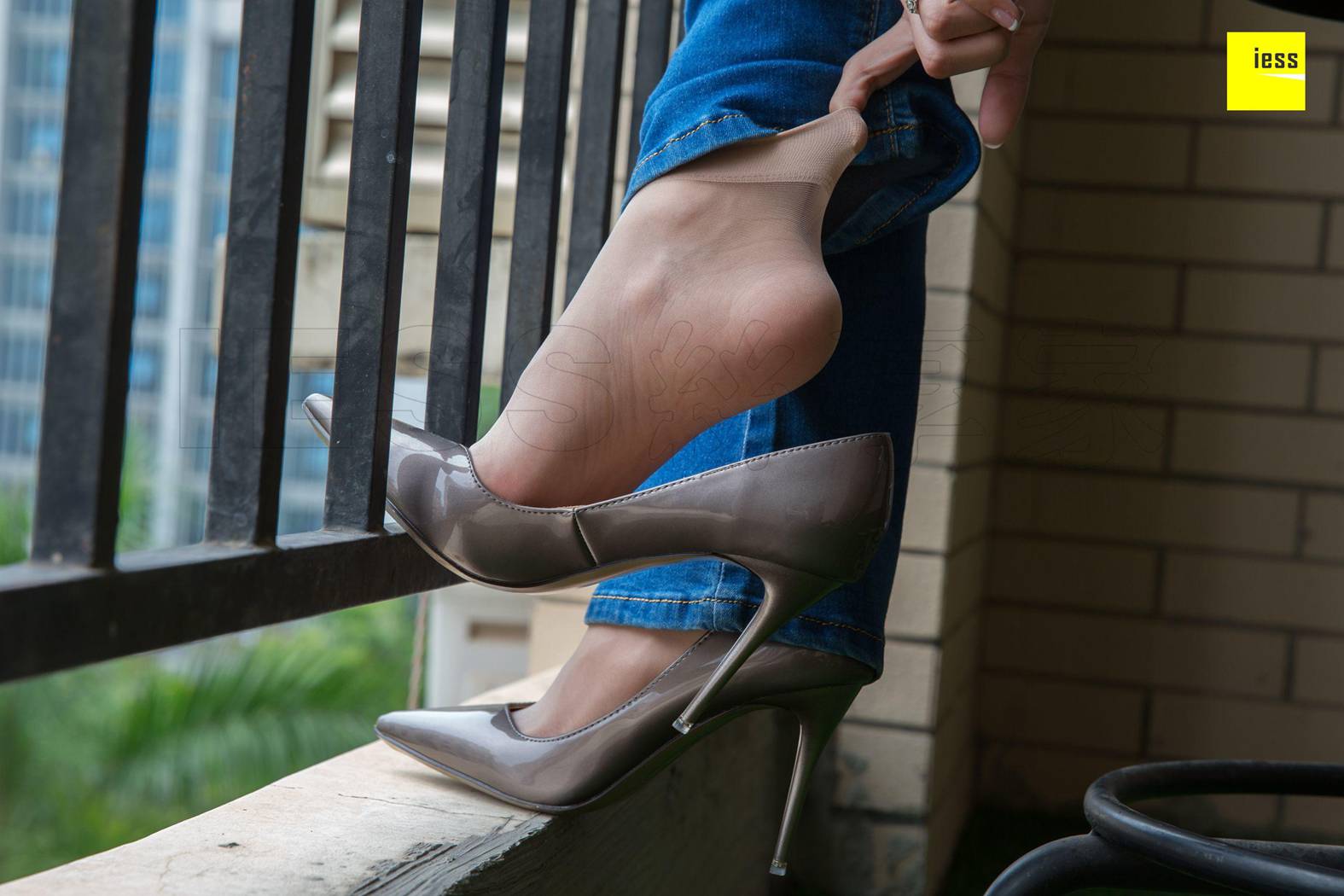 图片[85]-[IESS异思趣向] 2018.05.21 丝享家236：《辣妈的喇叭裤短丝》辣妈君君 在线浏览 – 速更版-美库