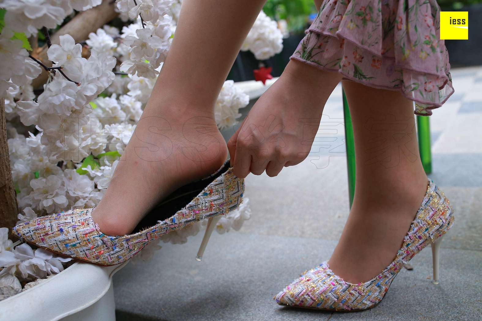 图片[36]-[IESS异思趣向] 2018.05.18 丝享家235：《肤白貌美嫩脚趾》紫紫 在线浏览 – 速更版-美库