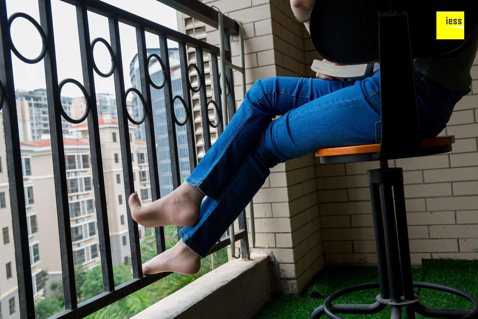 图片[59]-[IESS异思趣向] 2018.05.21 丝享家236：《辣妈的喇叭裤短丝》辣妈君君 在线浏览 – 速更版-美库