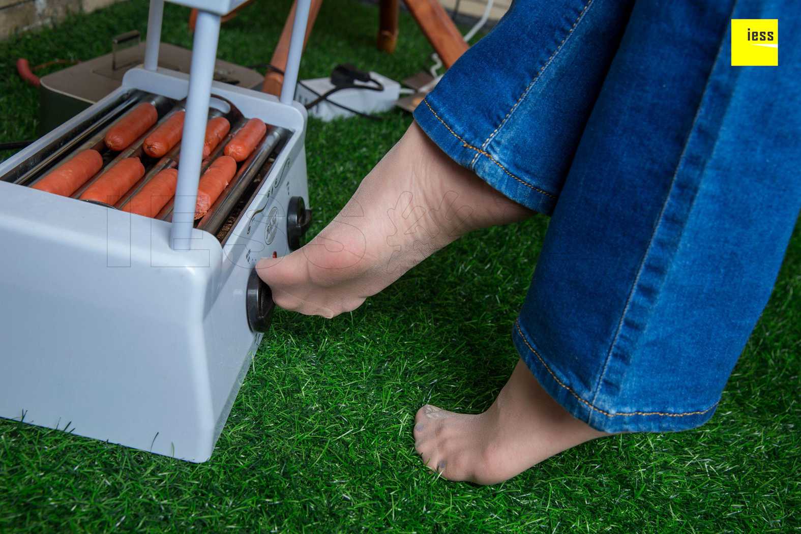 图片[17]-[IESS异思趣向] 2018.05.21 丝享家236：《辣妈的喇叭裤短丝》辣妈君君 在线浏览 – 速更版-美库