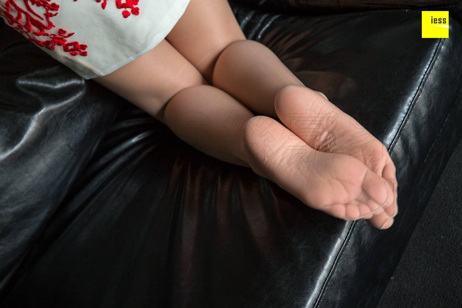 图片[57]-[IESS异思趣向] 2018.05.31 丝享家244：《辣妈破洞的肉丝脚底》君君 在线浏览 – 速更版-美库