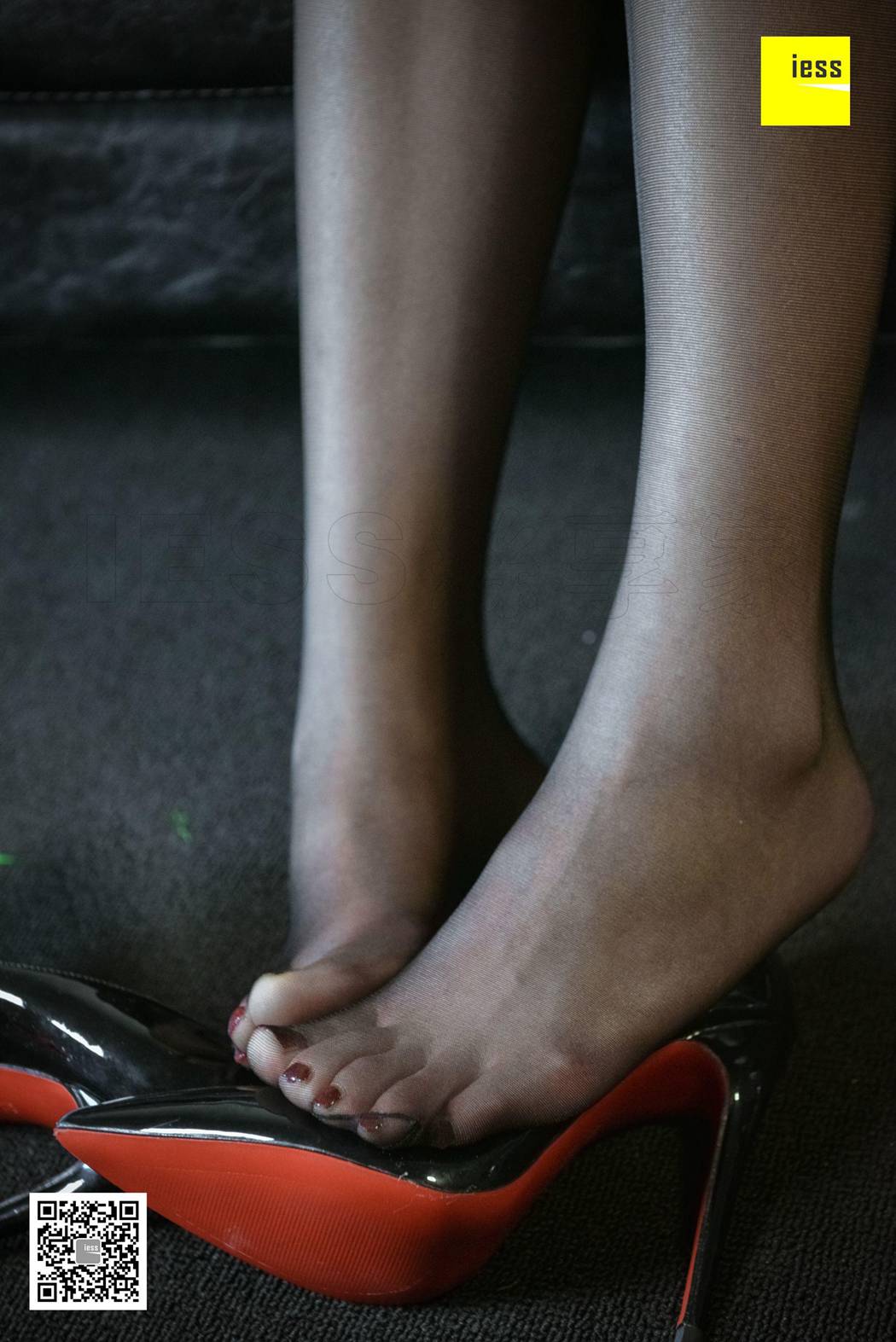 图片[5]-[IESS异思趣向] 2018.06.07 丝享家249：《黑丝军绿制服》七七 在线浏览 – 速更版-美库