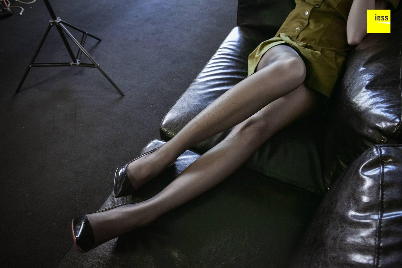 图片[37]-[IESS异思趣向] 2018.06.07 丝享家249：《黑丝军绿制服》七七 在线浏览 – 速更版-美库