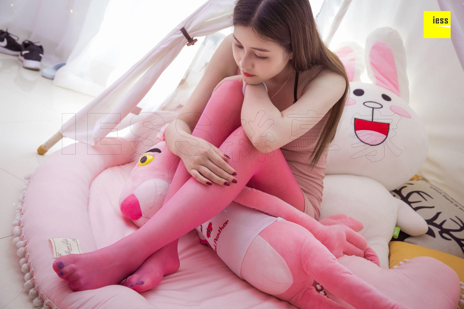 图片[24]-[IESS异思趣向] 2018.06.15 丝享家255：《九妹的彩色袜子》九妹 在线浏览 – 速更版-美库