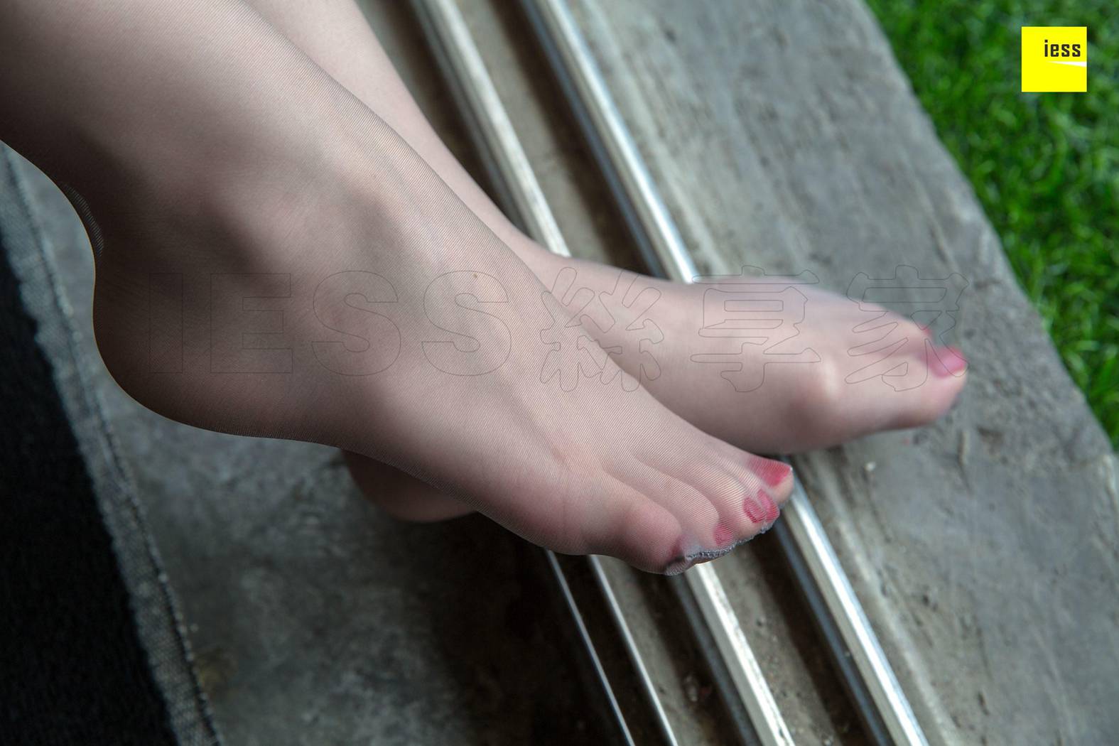 图片[91]-[IESS异思趣向] 2018.07.03 丝享家266：《足模姐姐玩灰丝》名利姐 在线浏览 – 速更版-美库