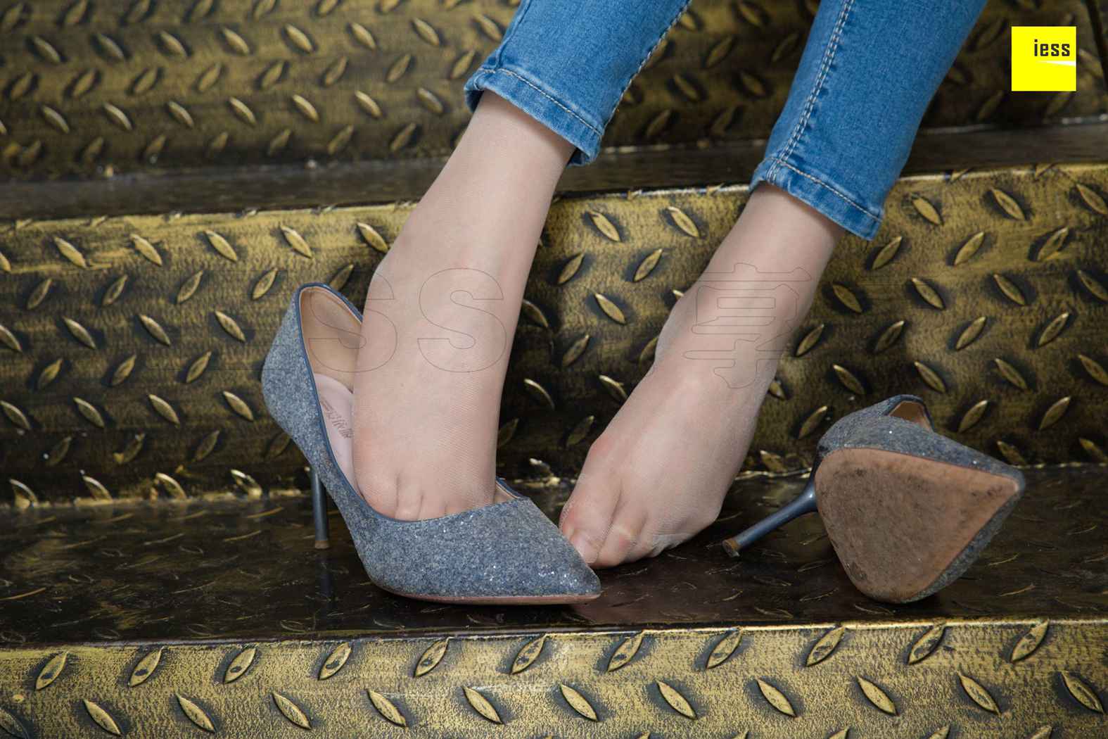 图片[7]-[IESS异思趣向] 2018.07.09 丝享家270：《九妹破洞牛仔裤肉丝》九妹 在线浏览 – 速更版-美库