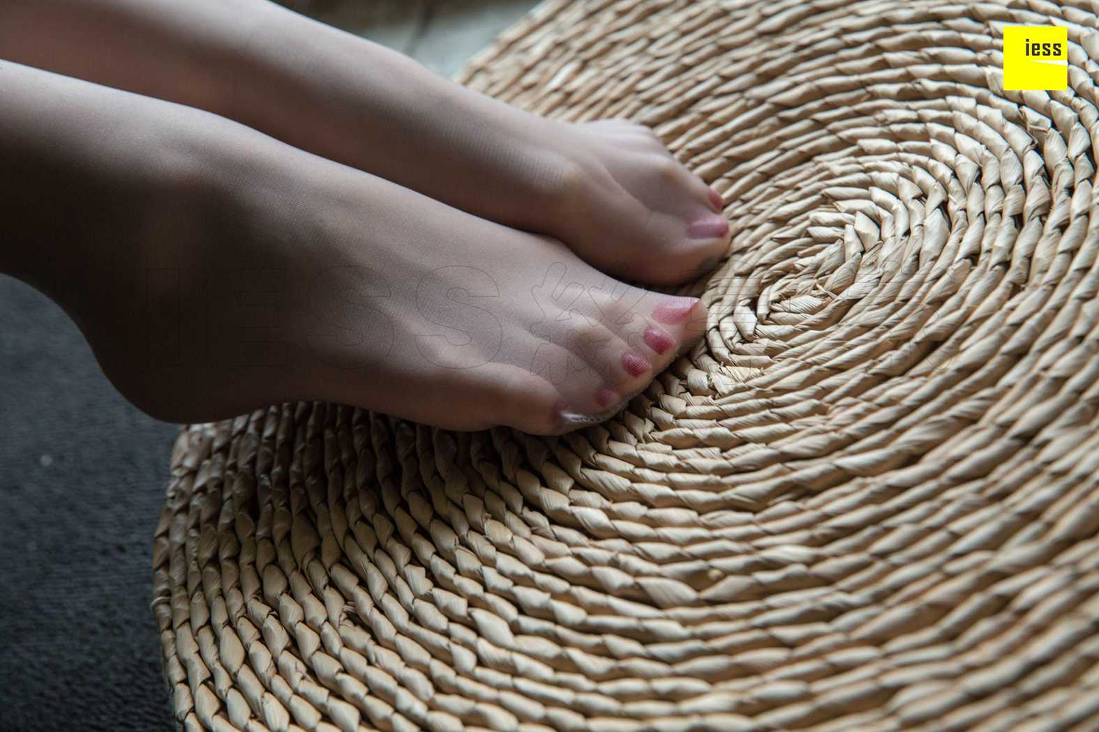 图片[44]-[IESS异思趣向] 2018.07.03 丝享家266：《足模姐姐玩灰丝》名利姐 在线浏览 – 速更版-美库