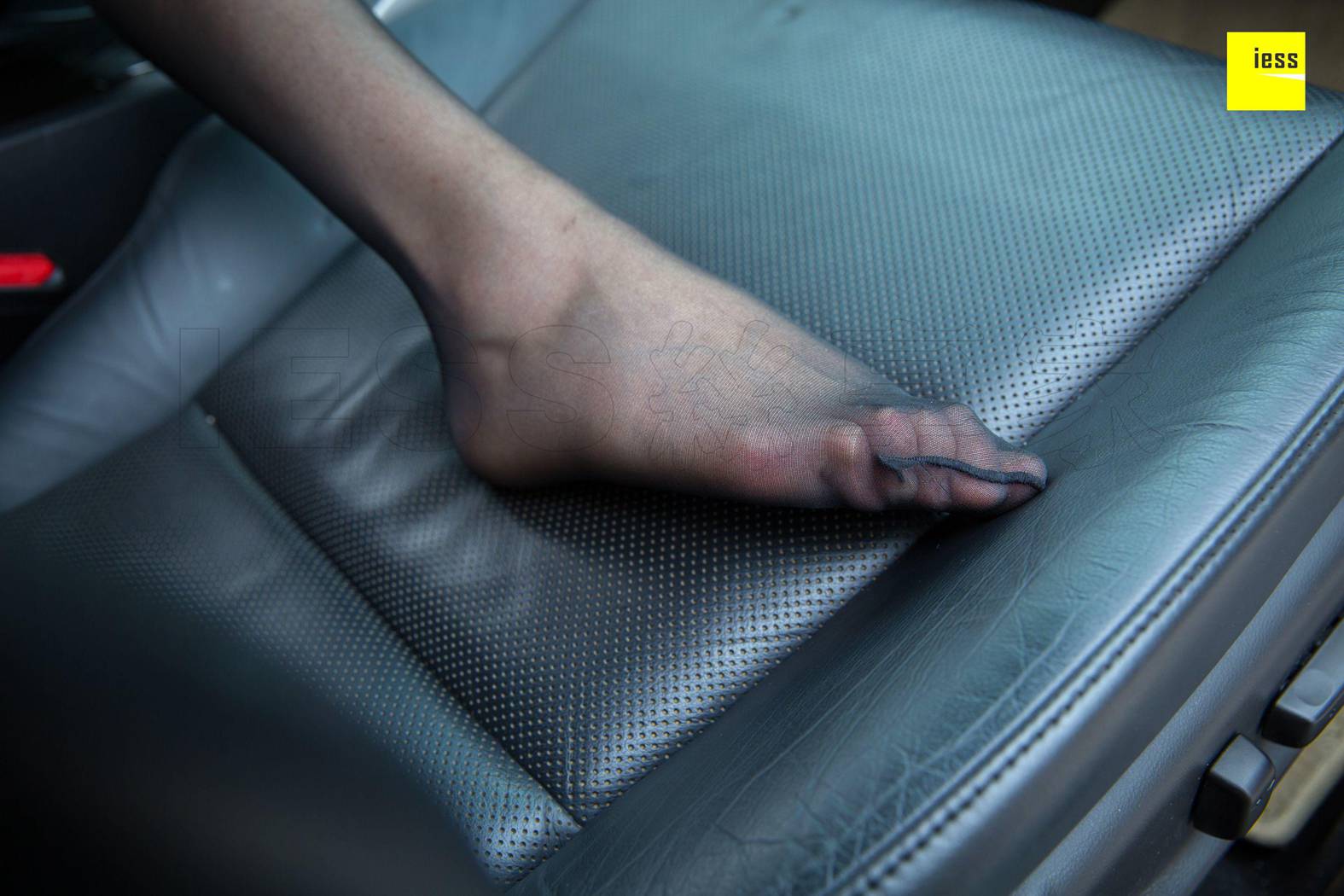 图片[48]-[IESS异思趣向] 2018.07.13 丝享家273：《网红车内玩黑丝》小羽 在线浏览 – 速更版-美库