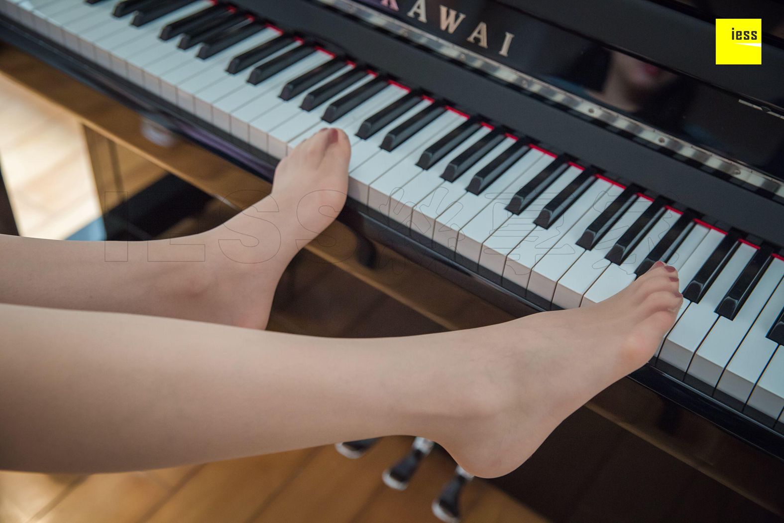 图片[33]-[IESS异思趣向] 2018.07.24 丝享家279：《黑白琴键上的美足》七七 在线浏览 – 速更版-美库