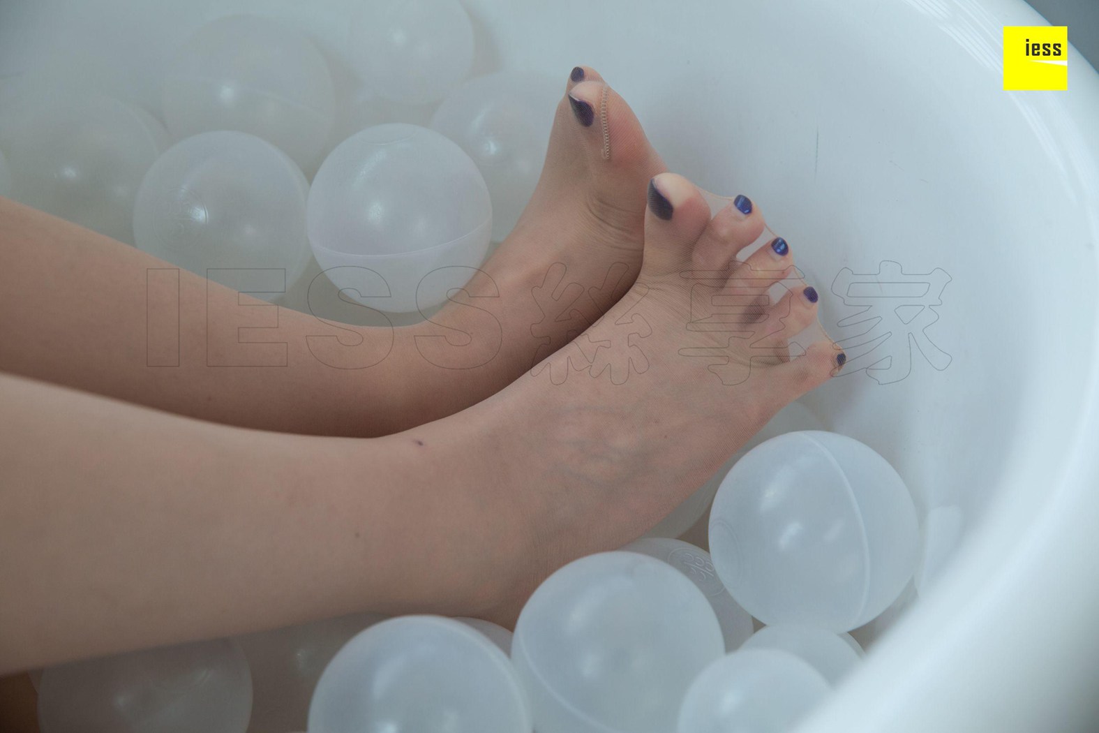 图片[74]-[IESS异思趣向] 2018.07.27 丝享家282：《九妹浴缸牛仔短裤》九妹 在线浏览 – 速更版-美库