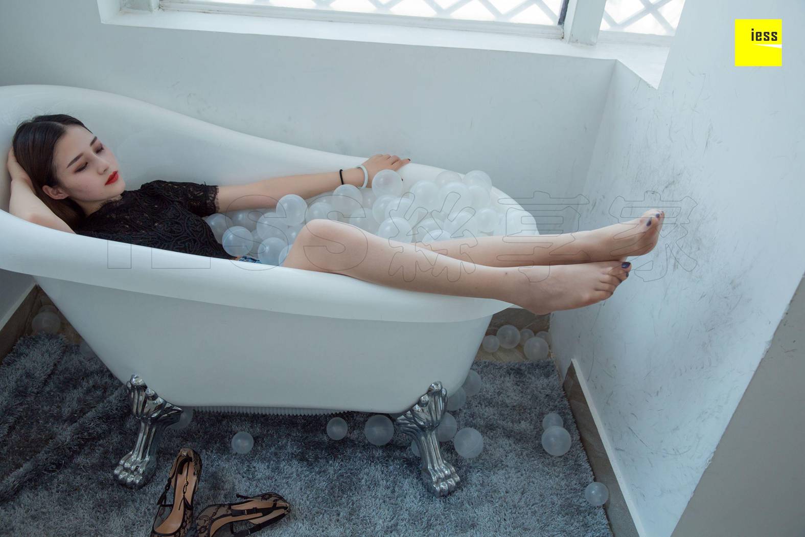 图片[90]-[IESS异思趣向] 2018.07.27 丝享家282：《九妹浴缸牛仔短裤》九妹 在线浏览 – 速更版-美库