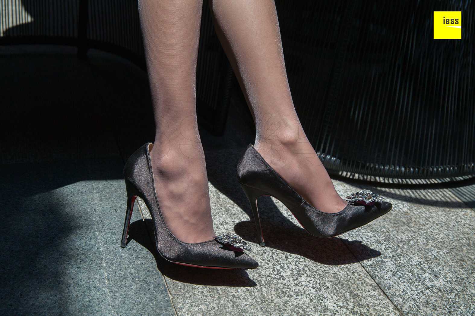 图片[96]-[IESS异思趣向] 2018.07.19 丝享家276：《婉萍知性超高跟灰丝》婉萍 在线浏览 – 速更版-美库