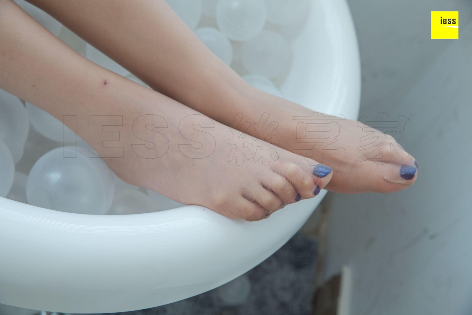 图片[86]-[IESS异思趣向] 2018.07.27 丝享家282：《九妹浴缸牛仔短裤》九妹 在线浏览 – 速更版-美库