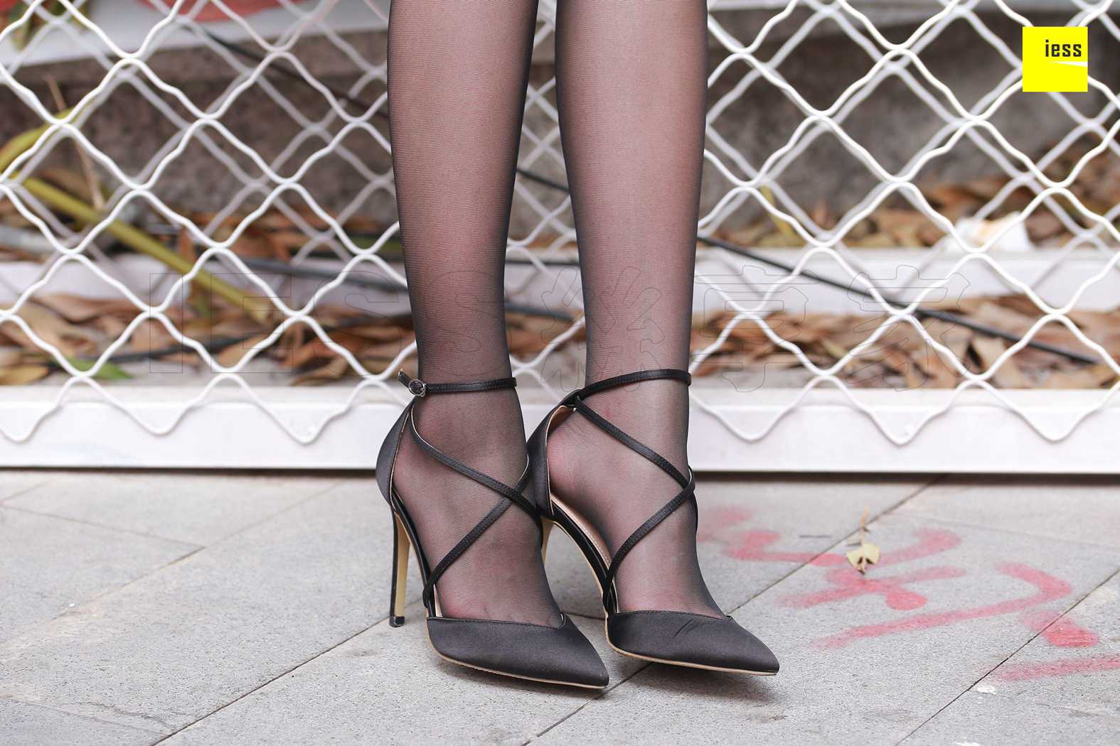 图片[55]-[IESS异思趣向] 2018.08.01 丝享家285：《独自等人的黑丝美女》七七 在线浏览 – 速更版-美库