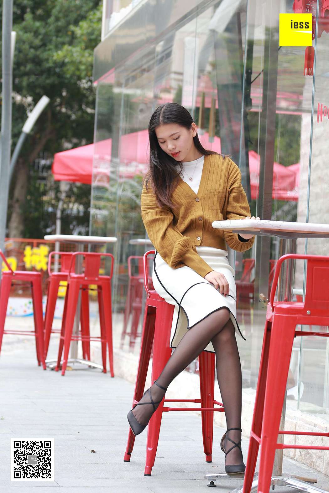 图片[56]-[IESS异思趣向] 2018.08.01 丝享家285：《独自等人的黑丝美女》七七 在线浏览 – 速更版-美库