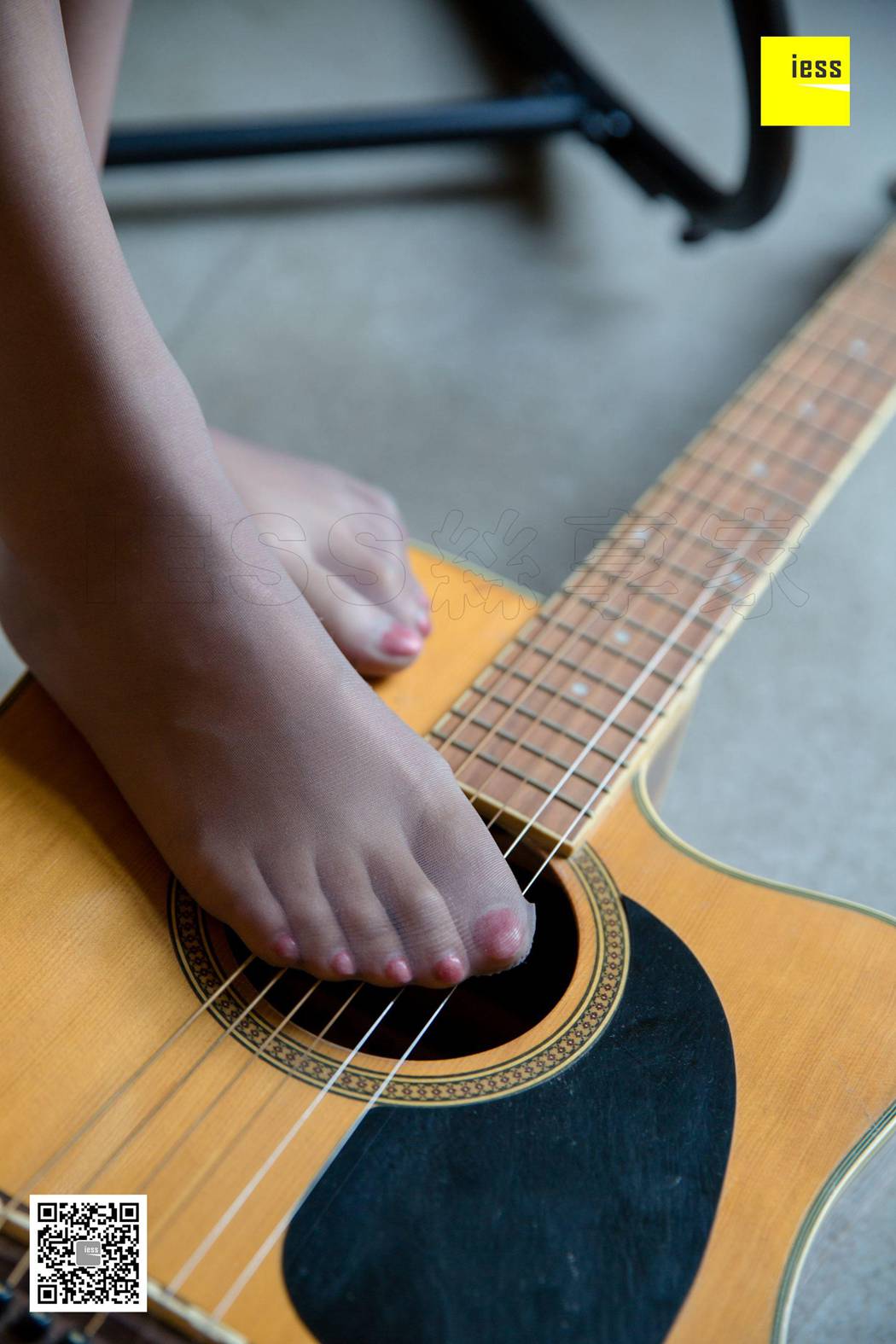 图片[28]-[IESS异思趣向] 2018.09.07 丝享家312：《弹吉他的灰丝少女》婉萍 在线浏览 – 速更版-美库