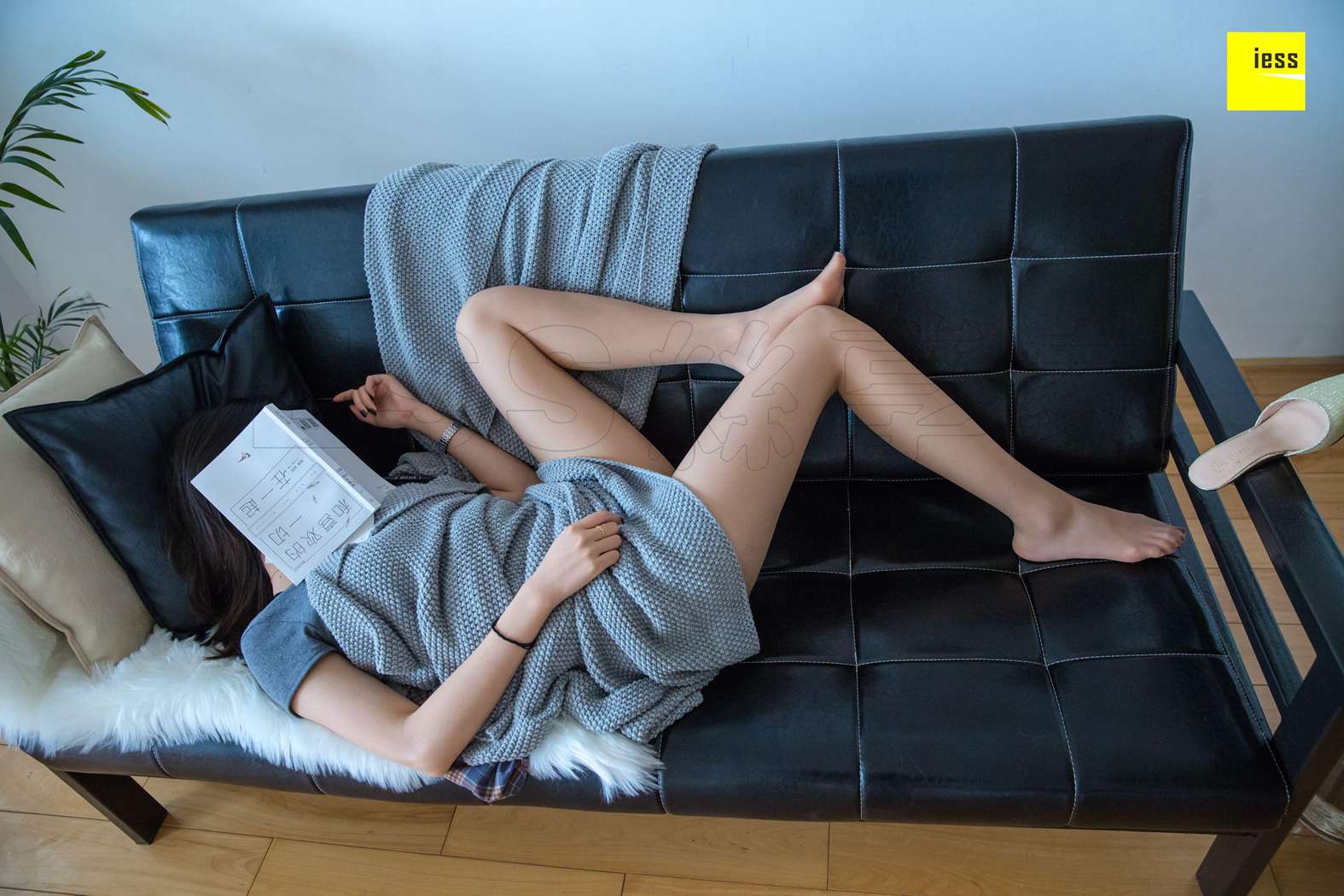 图片[13]-[IESS异思趣向] 2018.09.12 丝享家314：《沙发慵懒的美人》七七 在线浏览 – 速更版-美库