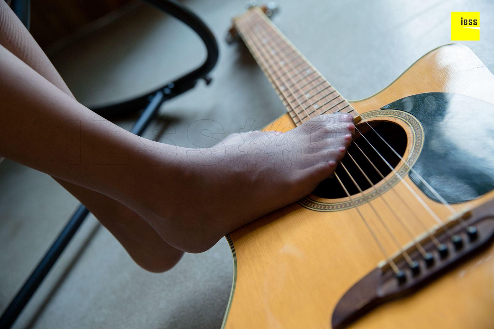 图片[13]-[IESS异思趣向] 2018.09.07 丝享家312：《弹吉他的灰丝少女》婉萍 在线浏览 – 速更版-美库