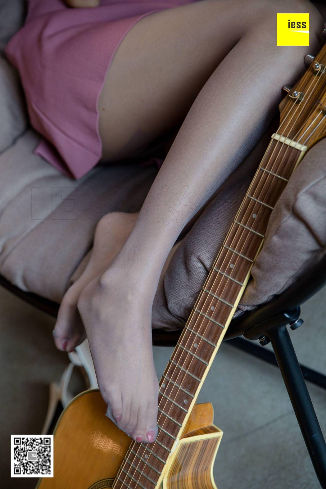 图片[18]-[IESS异思趣向] 2018.09.07 丝享家312：《弹吉他的灰丝少女》婉萍 在线浏览 – 速更版-美库