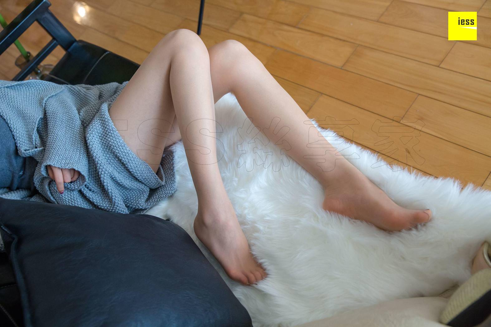 图片[23]-[IESS异思趣向] 2018.09.12 丝享家314：《沙发慵懒的美人》七七 在线浏览 – 速更版-美库