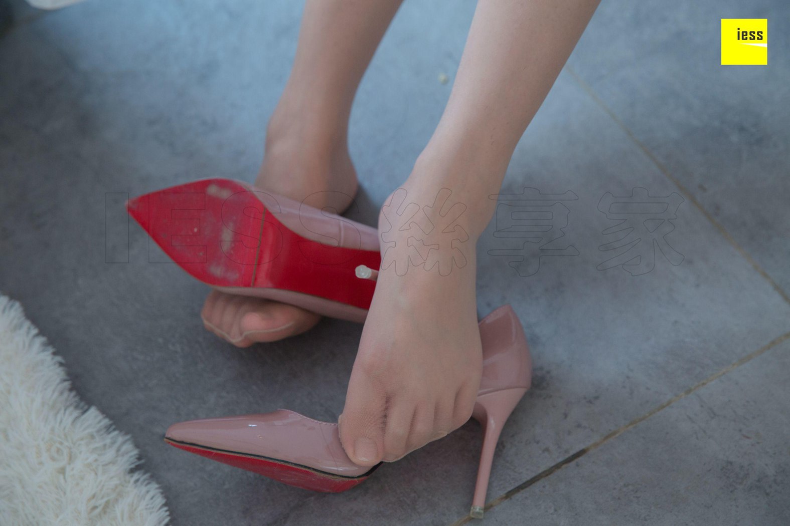 图片[33]-[IESS异思趣向] 2018.09.06 丝享家311：《那微微翘起的曲线》文欣 在线浏览 – 速更版-美库