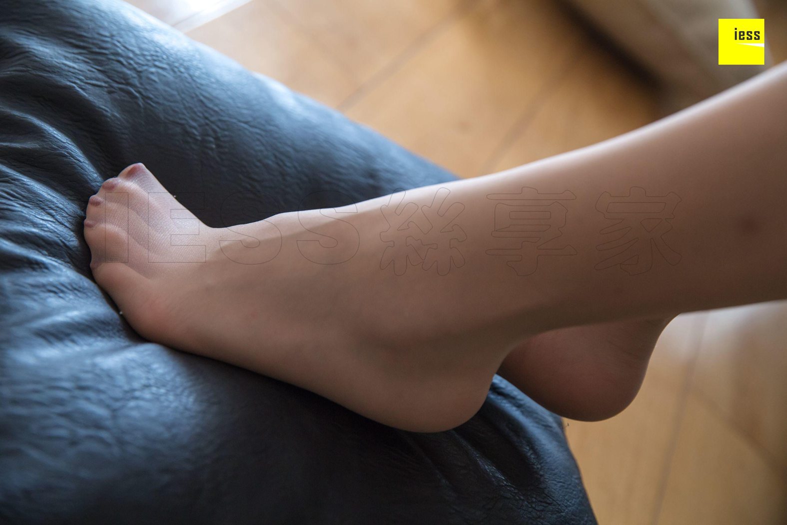 图片[37]-[IESS异思趣向] 2018.09.12 丝享家314：《沙发慵懒的美人》七七 在线浏览 – 速更版-美库