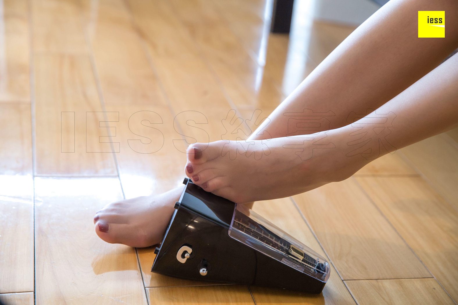 图片[62]-[IESS异思趣向] 2018.09.12 丝享家314：《沙发慵懒的美人》七七 在线浏览 – 速更版-美库