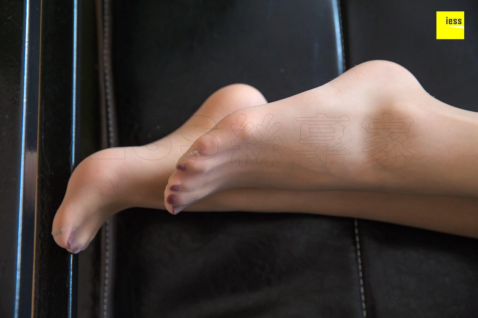 图片[46]-[IESS异思趣向] 2018.09.12 丝享家314：《沙发慵懒的美人》七七 在线浏览 – 速更版-美库