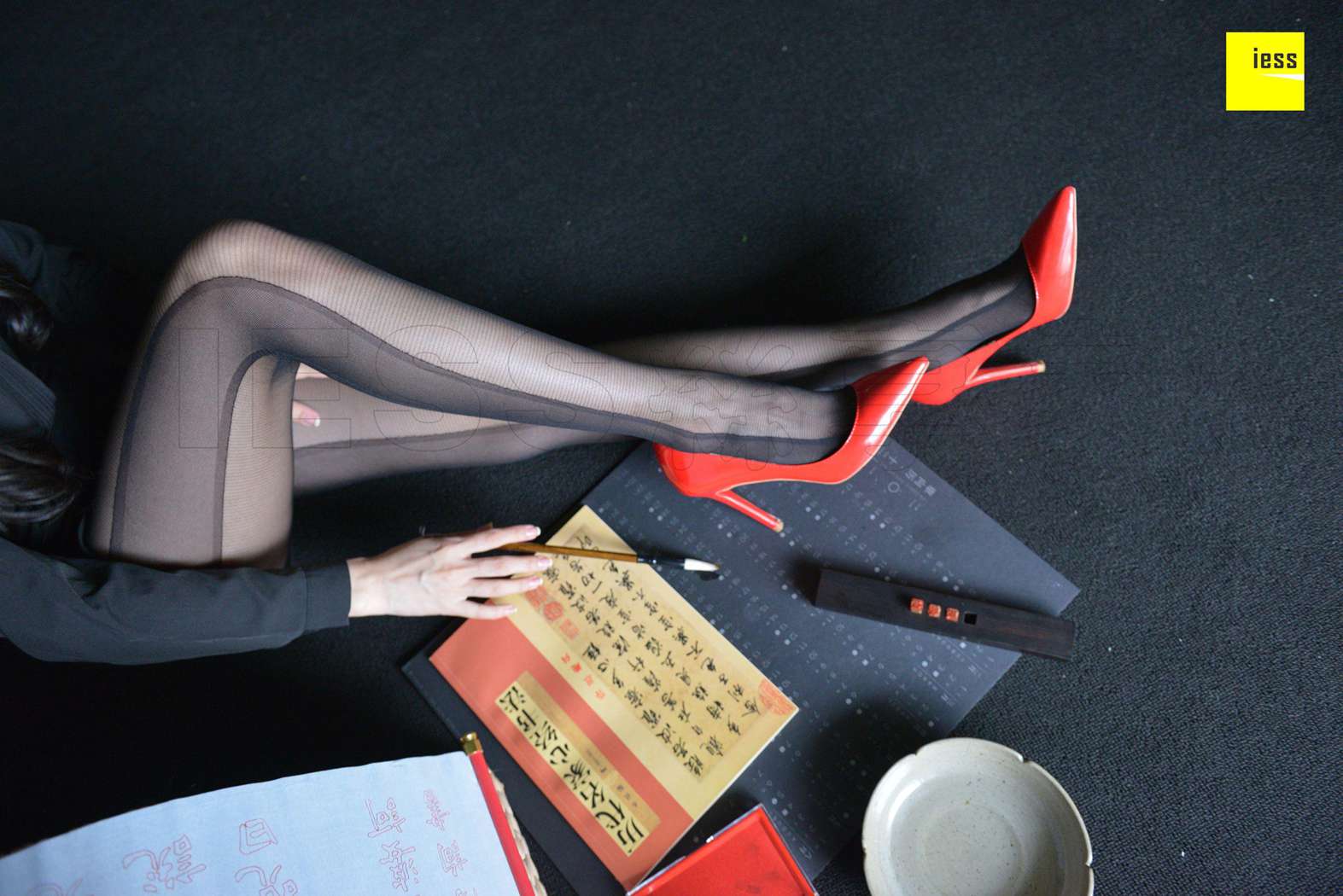 图片[16]-[IESS异思趣向] 2018.09.17 丝享家317：《辣妈黑色时装袜》辣妈（君君） 在线浏览 – 速更版-美库