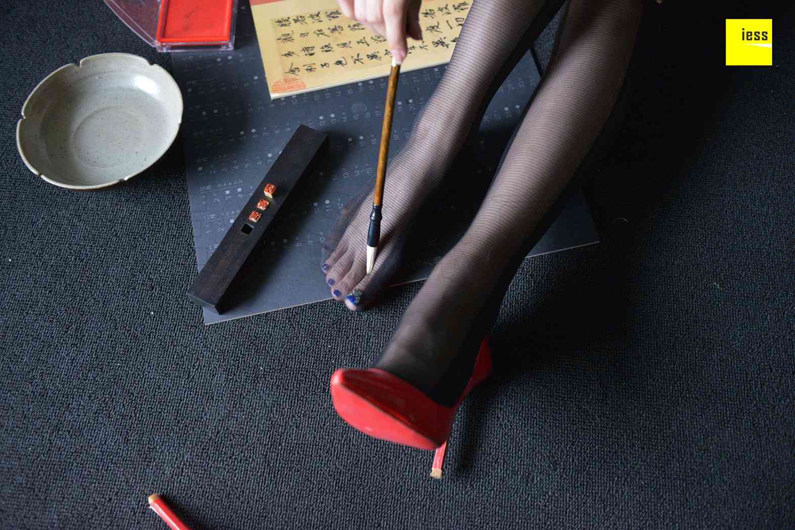 图片[23]-[IESS异思趣向] 2018.09.17 丝享家317：《辣妈黑色时装袜》辣妈（君君） 在线浏览 – 速更版-美库