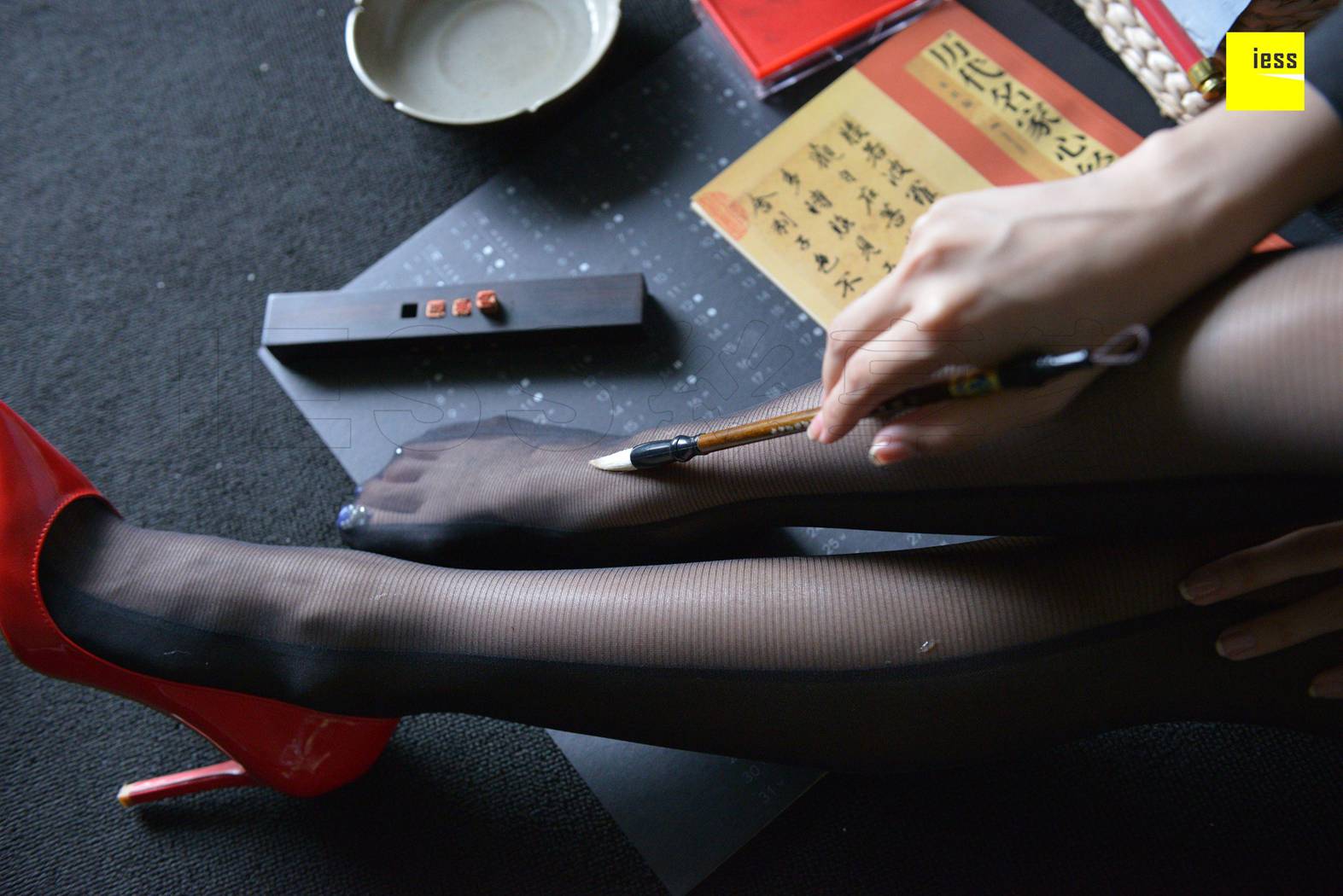 图片[75]-[IESS异思趣向] 2018.09.17 丝享家317：《辣妈黑色时装袜》辣妈（君君） 在线浏览 – 速更版-美库