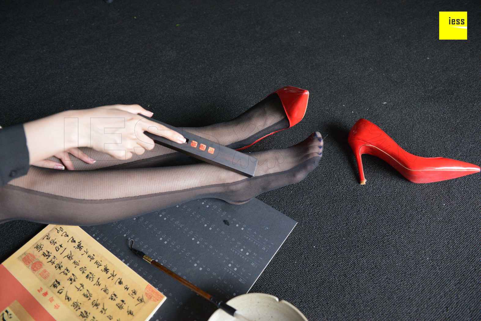 图片[3]-[IESS异思趣向] 2018.09.17 丝享家317：《辣妈黑色时装袜》辣妈（君君） 在线浏览 – 速更版-美库