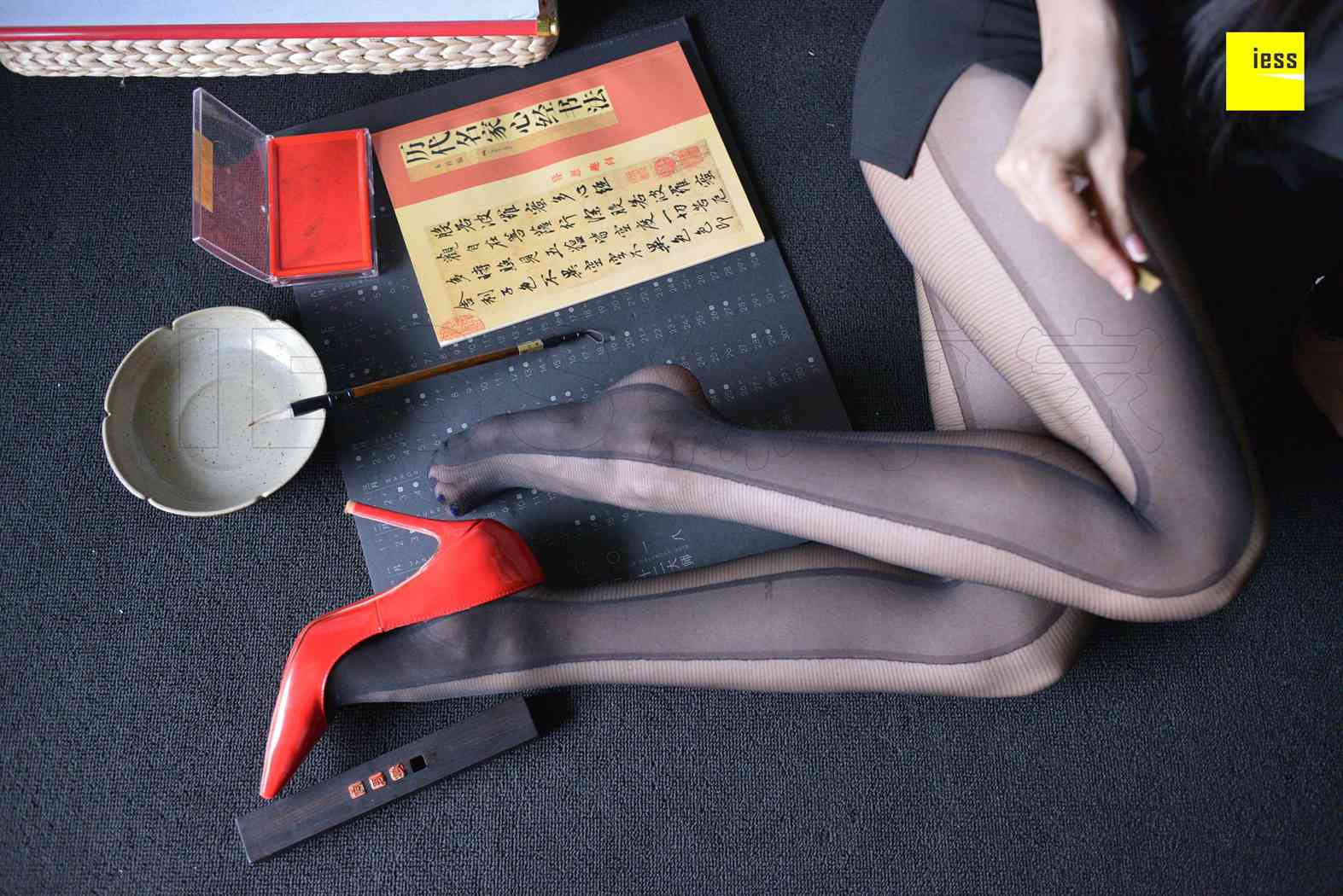 图片[42]-[IESS异思趣向] 2018.09.17 丝享家317：《辣妈黑色时装袜》辣妈（君君） 在线浏览 – 速更版-美库