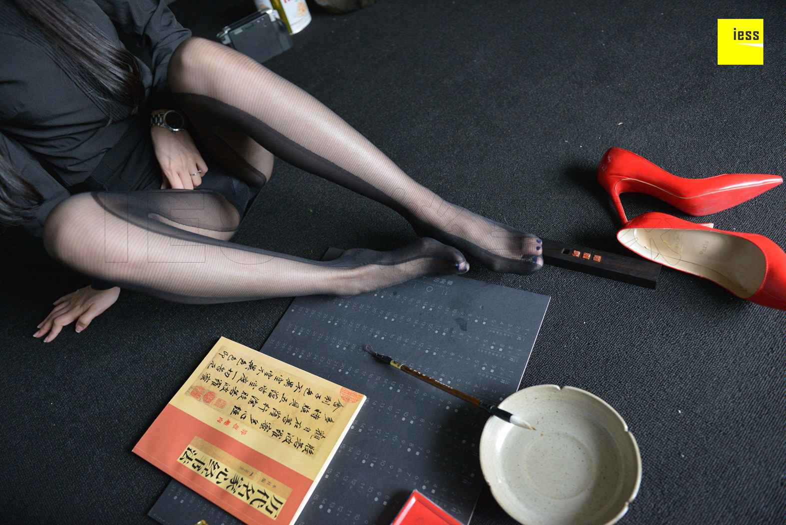 图片[24]-[IESS异思趣向] 2018.09.17 丝享家317：《辣妈黑色时装袜》辣妈（君君） 在线浏览 – 速更版-美库