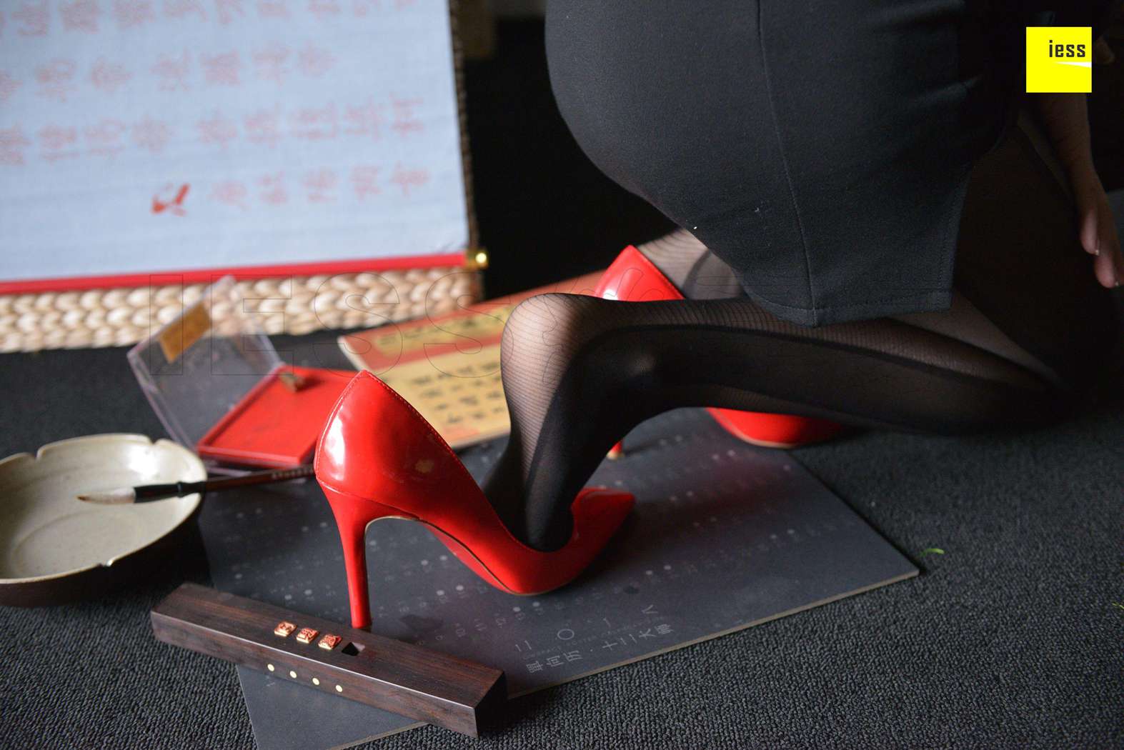 图片[33]-[IESS异思趣向] 2018.09.17 丝享家317：《辣妈黑色时装袜》辣妈（君君） 在线浏览 – 速更版-美库