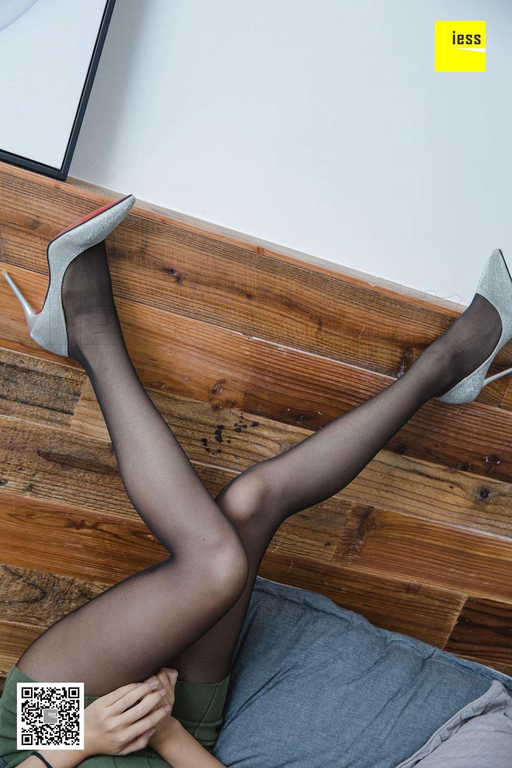 图片[16]-[IESS异思趣向] 2018.09.24 丝享家322：《小羽大露背黑丝》小羽 在线浏览 – 速更版-美库