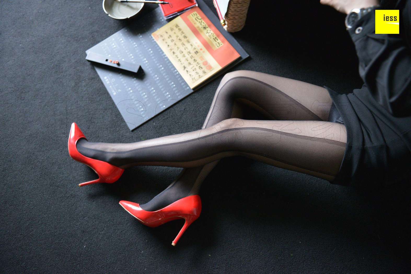 图片[26]-[IESS异思趣向] 2018.09.17 丝享家317：《辣妈黑色时装袜》辣妈（君君） 在线浏览 – 速更版-美库